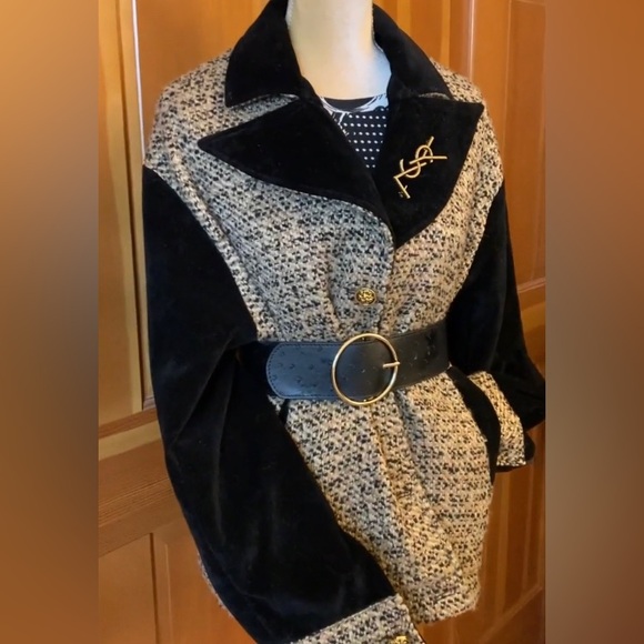 Authentic YSL Saint Laurent Women’s Button Up Coat. - Picture 4 of 16